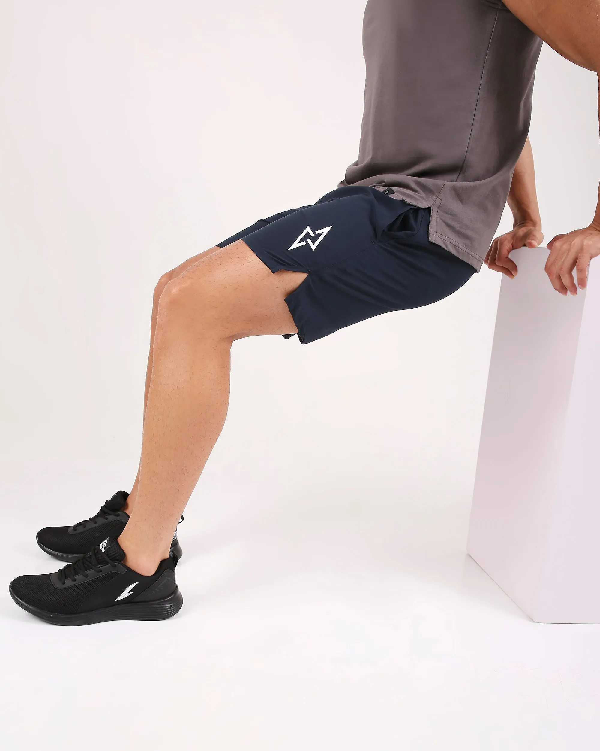 RUN - BLUE SHORTS